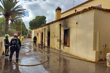  Enésimo incendio en el histórico inmueble de la Casa de la Condesa (Valle de Jinámar)/TA.