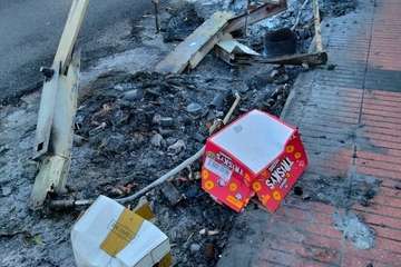 Incendio intencionado de contenedores en Jinámar pueblo/TA.