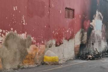Incendio intencionado de contenedores en Jinámar pueblo/TA.
