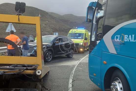 Colisión frontolateral en la carretera de Cuatro Puertas (Telde)/TA.