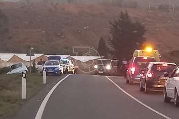 Un turismo se sale de la vía en la antigua carretera del sur, a la altura de Jerez (Telde)/TA.