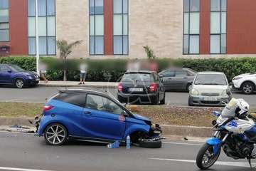Un vehículo de LM invade el carril contrario y arrolla a un motorista en la circunavlación de Telde/TA.