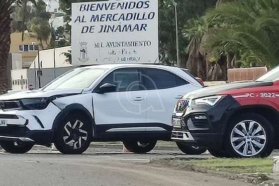 Colisión entre dos vehículos en la rambla de la Concepción del Valle de Jinámar/TA.