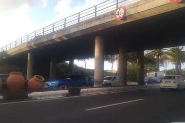 Atascos en las salidas de Telde hacia la GC-1 por un accidente a la altura de Las Terrazas/TA.