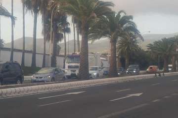 Atascos en las salidas de Telde hacia la GC-1 por un accidente a la altura de Las Terrazas/TA.