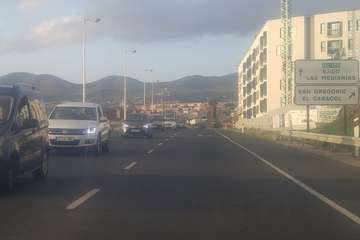 Atascos en las salidas de Telde hacia la GC-1 por un accidente a la altura de Las Terrazas/TA.