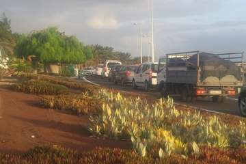 Atascos en las salidas de Telde hacia la GC-1 por un accidente a la altura de Las Terrazas/TA.