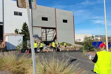 Personal de convenio trabajando en la zona industrial de El Goro/UxGC.