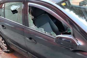 El gamberrismo se ceba con vehículos aparcados en las vías públicas de La Herradura (Telde)/TA.