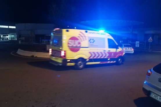 Vuelco de un vehiculo de reparto de comidas en el Cruce de Melenara (Telde)/TA.