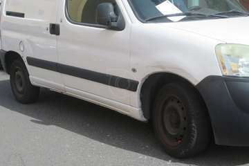 Un conductor ebrio causa daños a 13 vehículos aparcados en calles de Las Huesas (Telde)/TA.