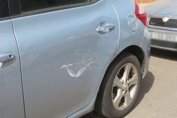 Un conductor ebrio causa daños a 13 vehículos aparcados en calles de Las Huesas (Telde)/TA.