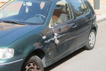 Un conductor ebrio causa daños a 13 vehículos aparcados en calles de Las Huesas (Telde)/TA.