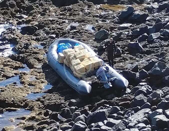 Embarcación hallada en la costa de Telde/TA.