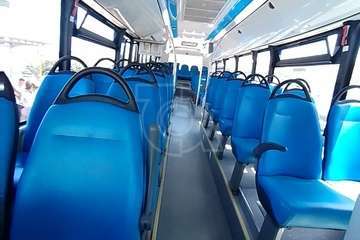 Una guagua de Global interrumpe su ruta hacia la capital al perder el espejo del retrovisor en la GC-1/TA.