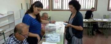 Mesa electoral en el barrio de La Herradura (Foto TA)