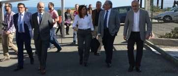 Ortega, Morales y Hernández, junto a Octavio Llinás, durante la visita a la Plocan en Taliarte (Foto TA)