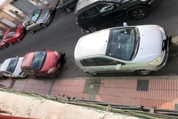 Sobre el aparcamiento en la calle Juan Ismael de El Ejido de Telde/TA.