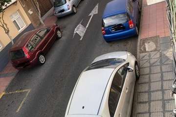 Sobre el aparcamiento en la calle Juan Ismael de El Ejido de Telde/TA.