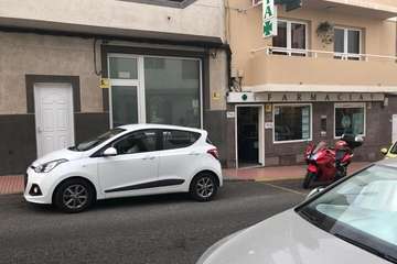 Sobre el aparcamiento en la calle Juan Ismael de El Ejido de Telde/TA.