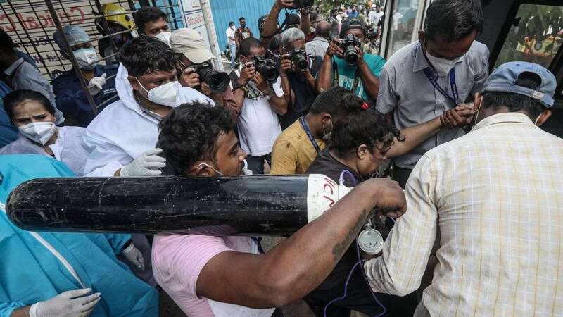 Botellas de oxigeno en La India/Multimedia.