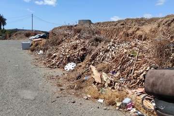  Sobre el abandono de la calle Ahulagar en el Callejón del Castillo (Telde)/TA.