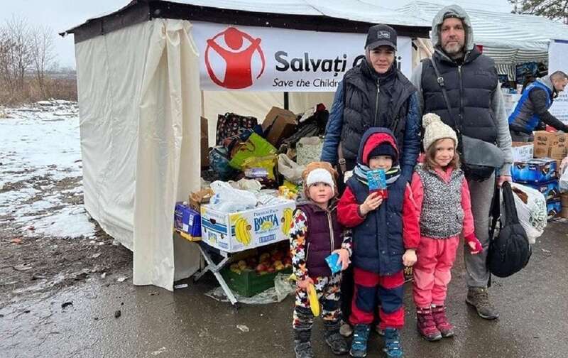 Pareja de ucranianos con sus hijos/Multimedia.