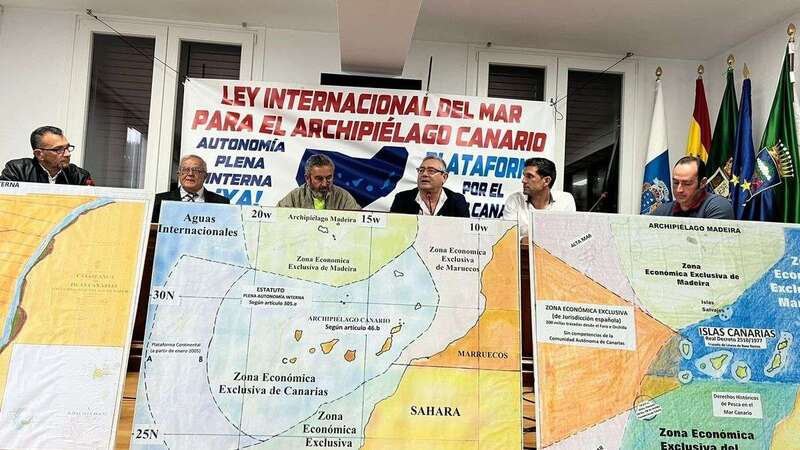 Imagen de archivo de miembros de la Plataforma por el Mar Canario/DA.