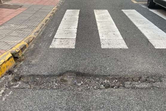  Deterioro de la calle Juan S. Elcano (Clavellinas-Telde)/TA.