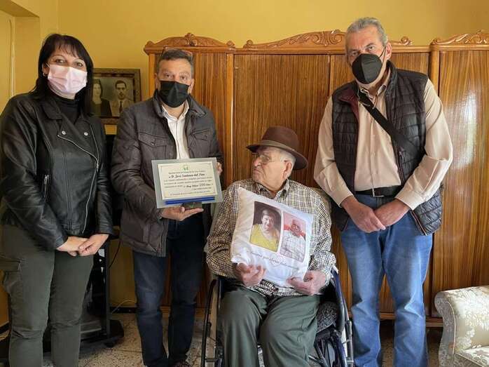 Momento de la entrega de una placa a José Santana del Pino/TA.