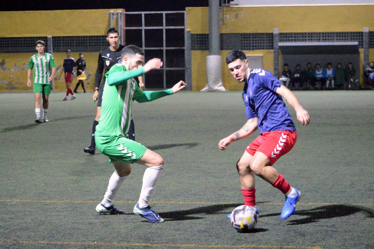 Momento del encuentro de la UD Telde contra el Becerril (Foto: Juan Antonio Hernández)