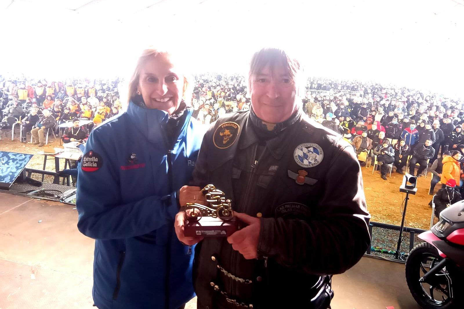 Gabriel Juesas con la Presidenta del Club Turismoto/Canariasenmoto.com.