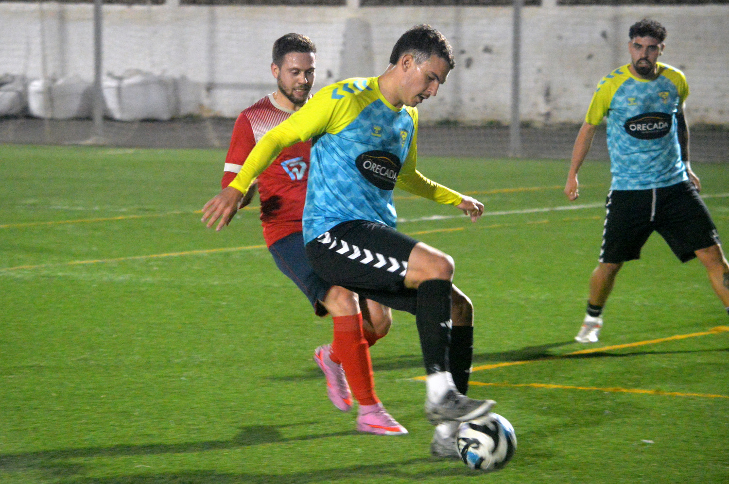 Imagen del derbi entre el CD Las Longueras y el CF La Garita (Foto: Juan Antonio Hern&aacute;ndez)