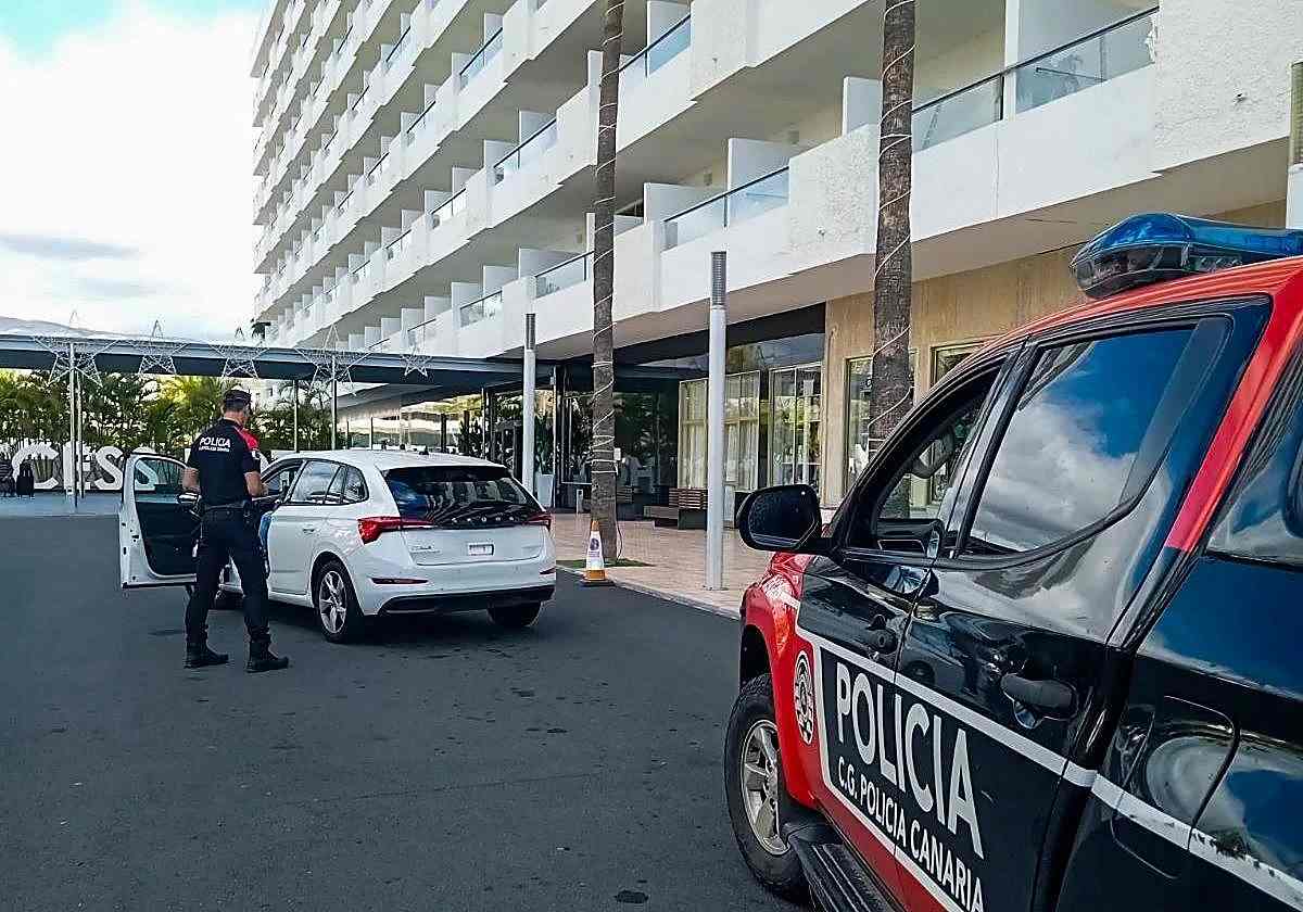 Interceptado un taxi ilegal que operaba desde Gando al sur