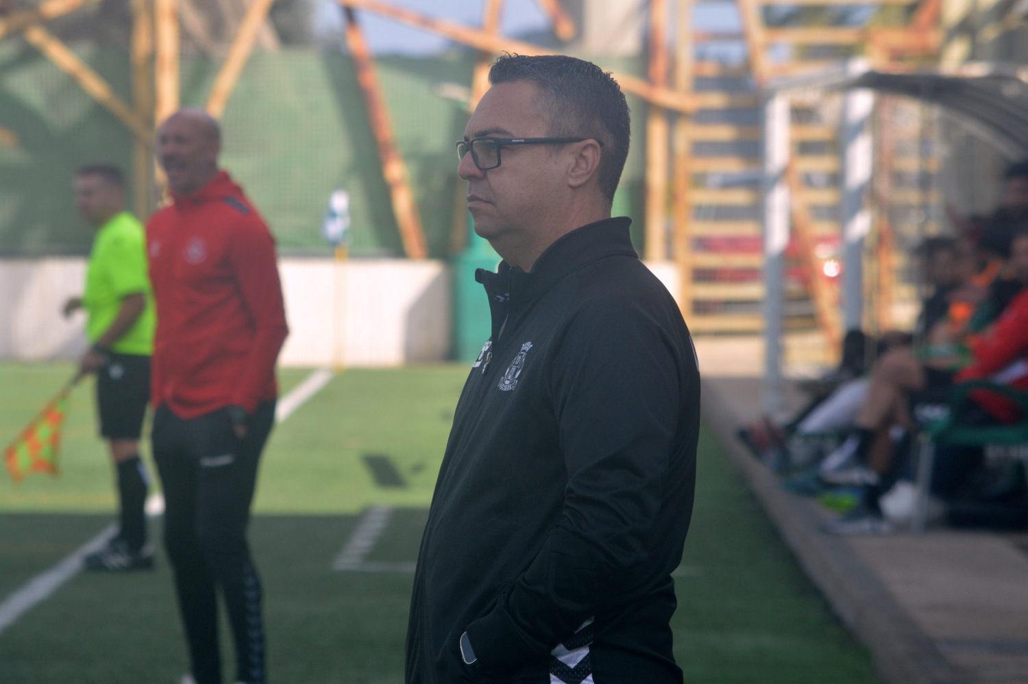 Tino D&eacute;niz, entrenador de la UD Telde, en el partido en Santa Br&iacute;gida (Foto: Juan Antonio Hern&aacute;ndez)