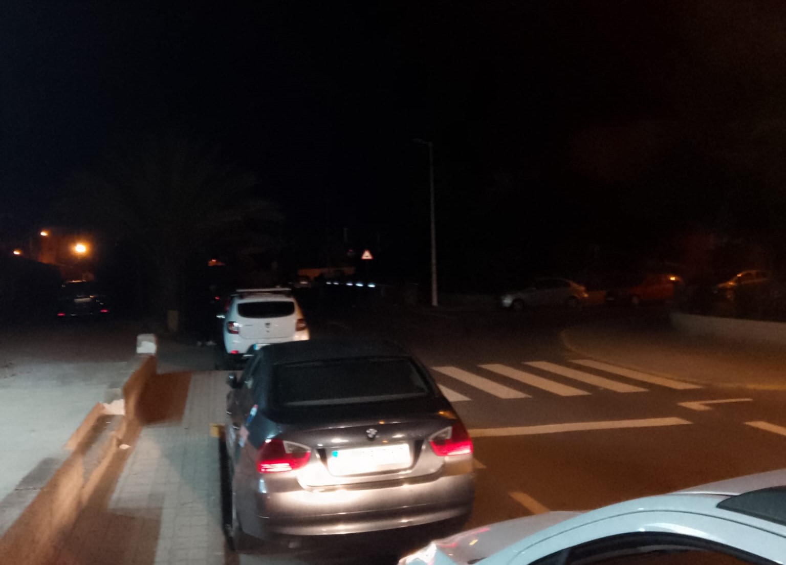 Las Remudas alerta de un paso de peatones 'a ciegas'  en la Avenida de la Paz