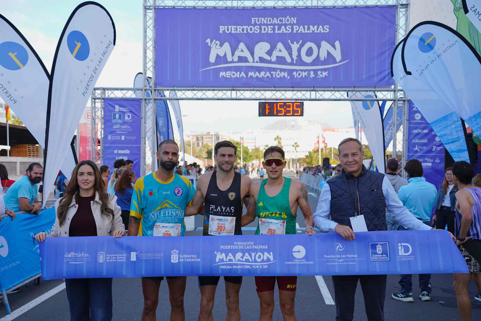 Podio masculino de la Media Marat&oacute;n/TA.