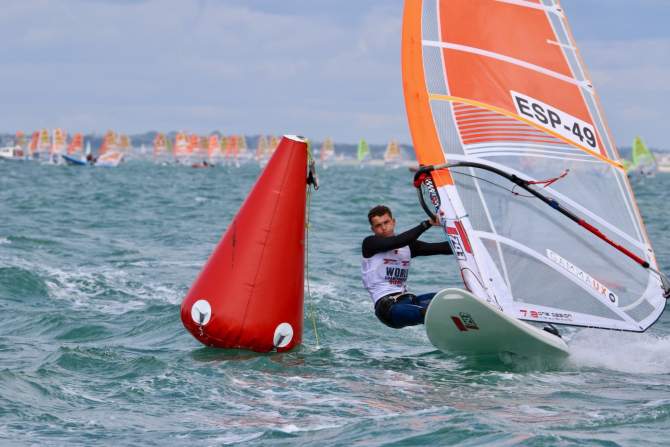 El joven windsurfista Bruno Bárbara, ganador de la 4ª Beca al Talento Juvenil de SPAR Gran Canaria/TA.