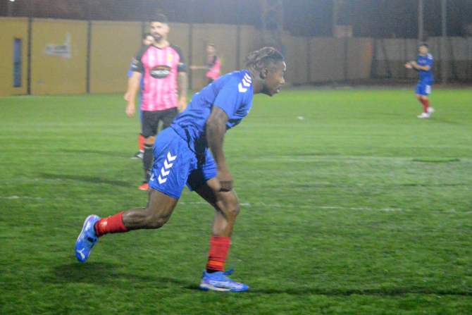 Prince Kesson, goleador del CD Las Longueras (Foto: Juan Antonio Hern&aacute;ndez)