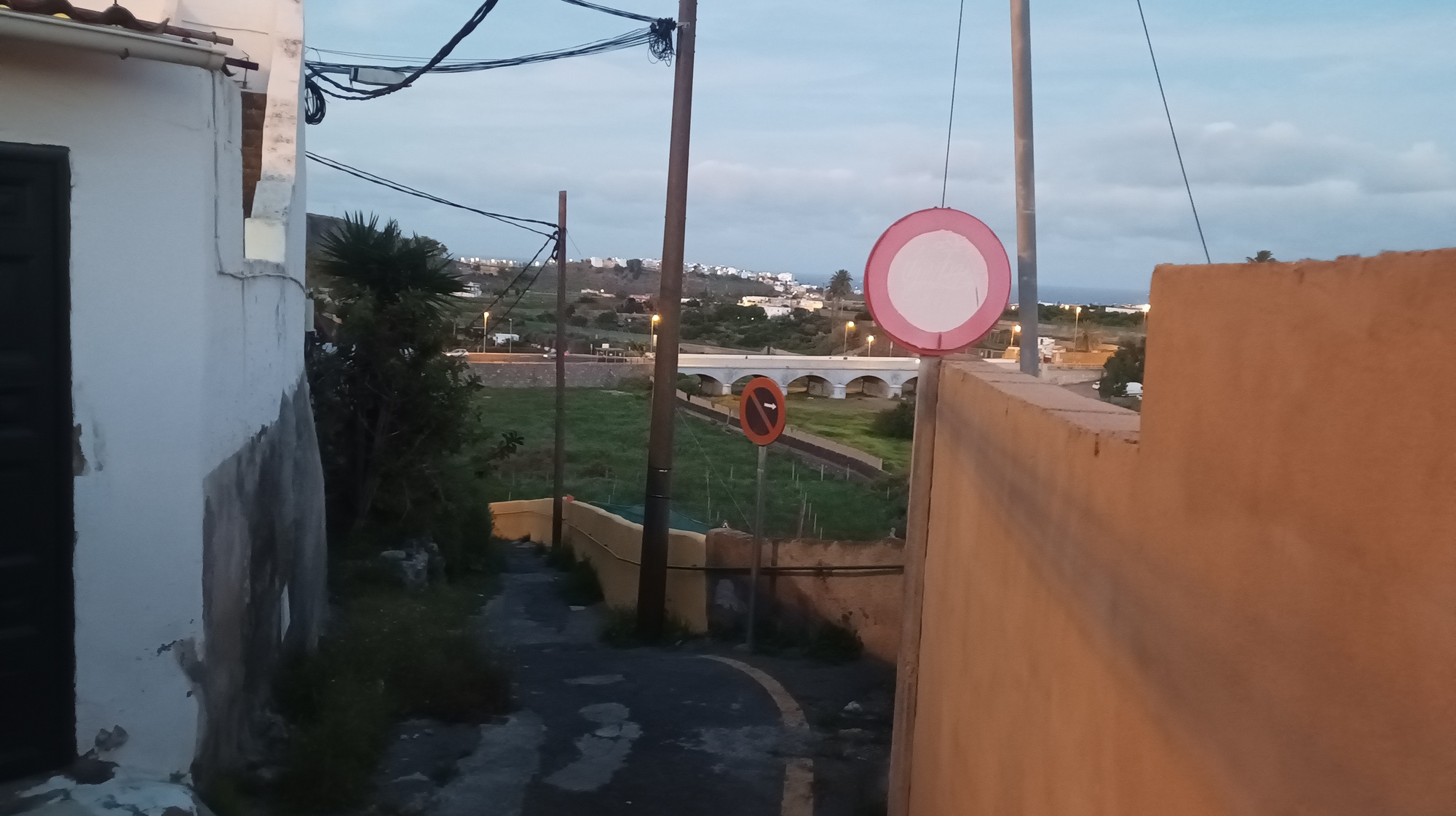 Una farola de Caserones Bajos, de baja indefinida