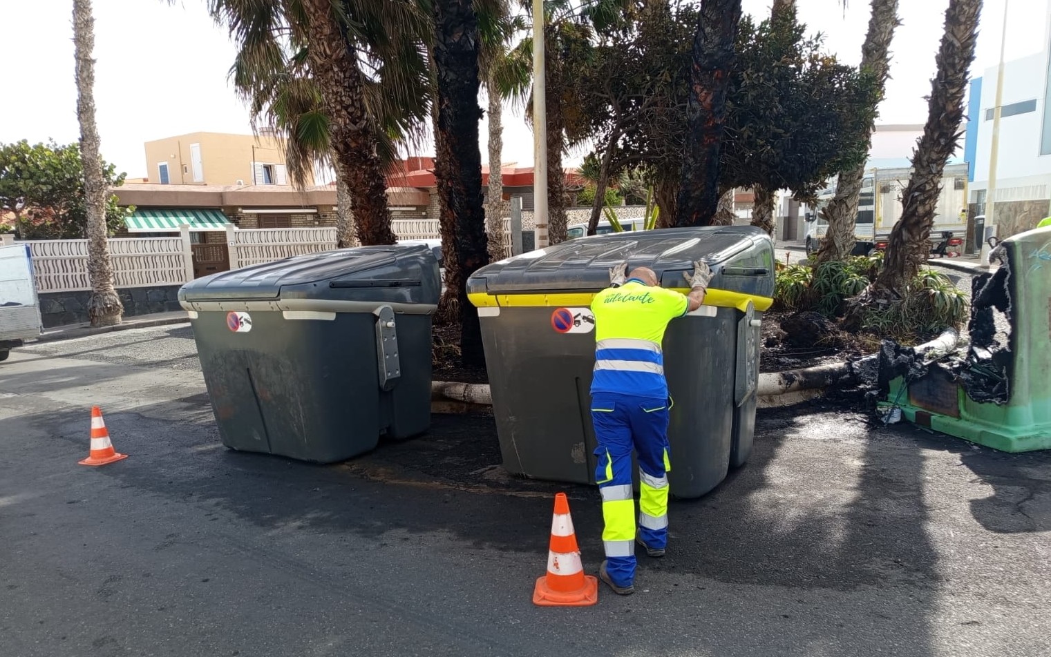 Telde gasta más de 10.000 euros en sustituir contenedores de basura vandalizados en La Garita