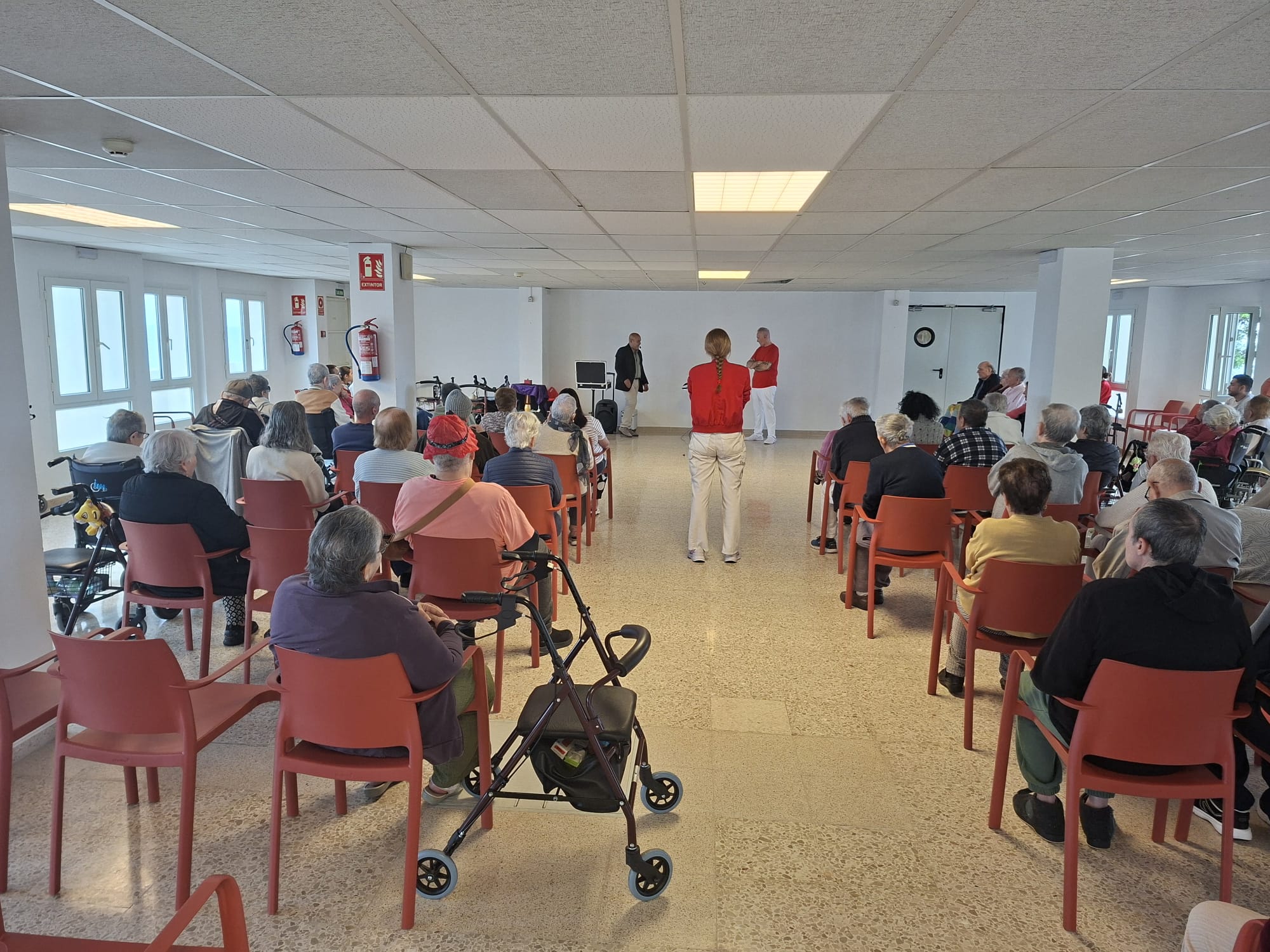 Telde promueve el acompañamiento a mayores en la Residencia de Taliarte