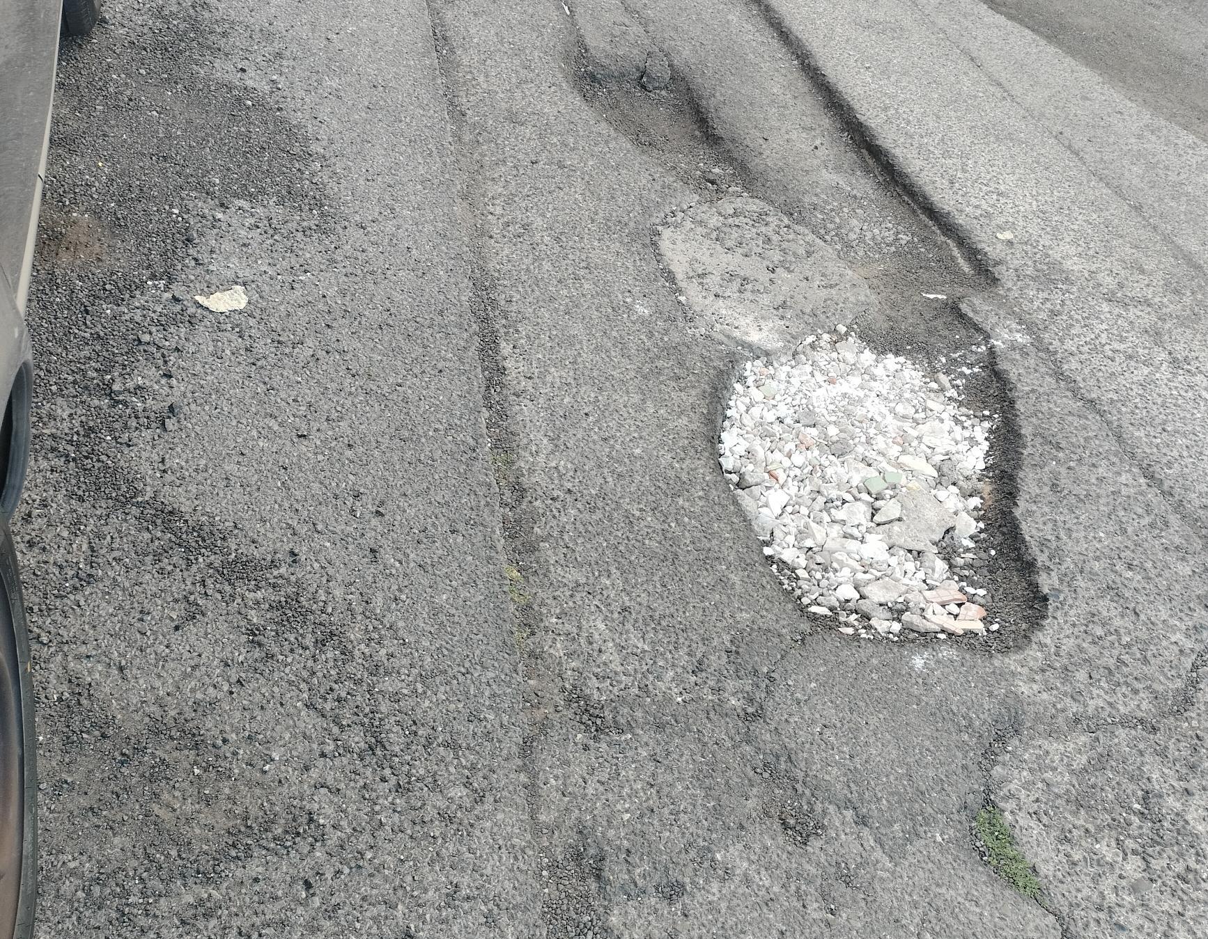 La calle Buenos Aires, víctima de los socavones