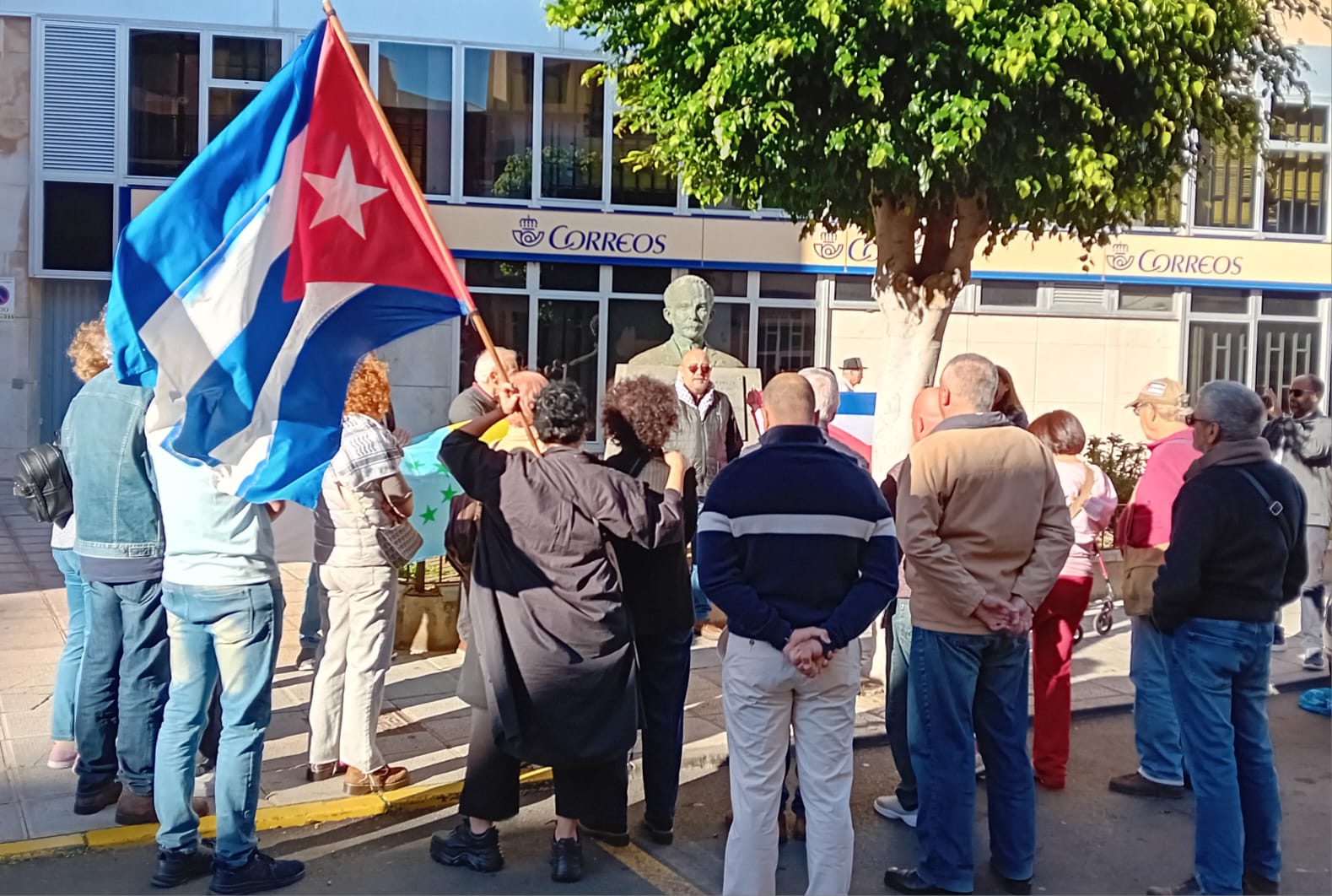 Ofrenda floral y recuerdo histórico a José Martí en el corazón de Telde