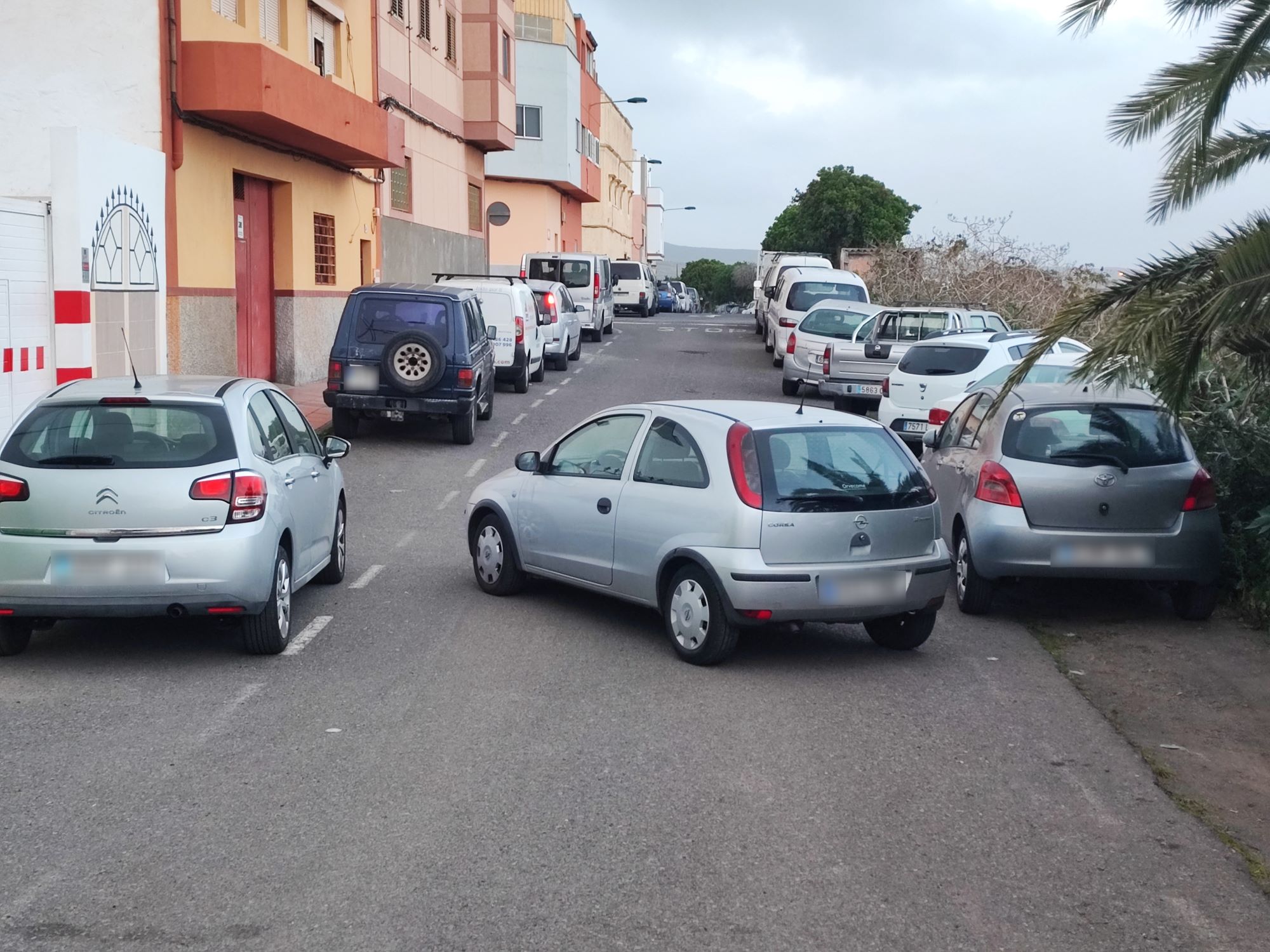 Un coche bloquea una calle de Telde durante más de diez horas