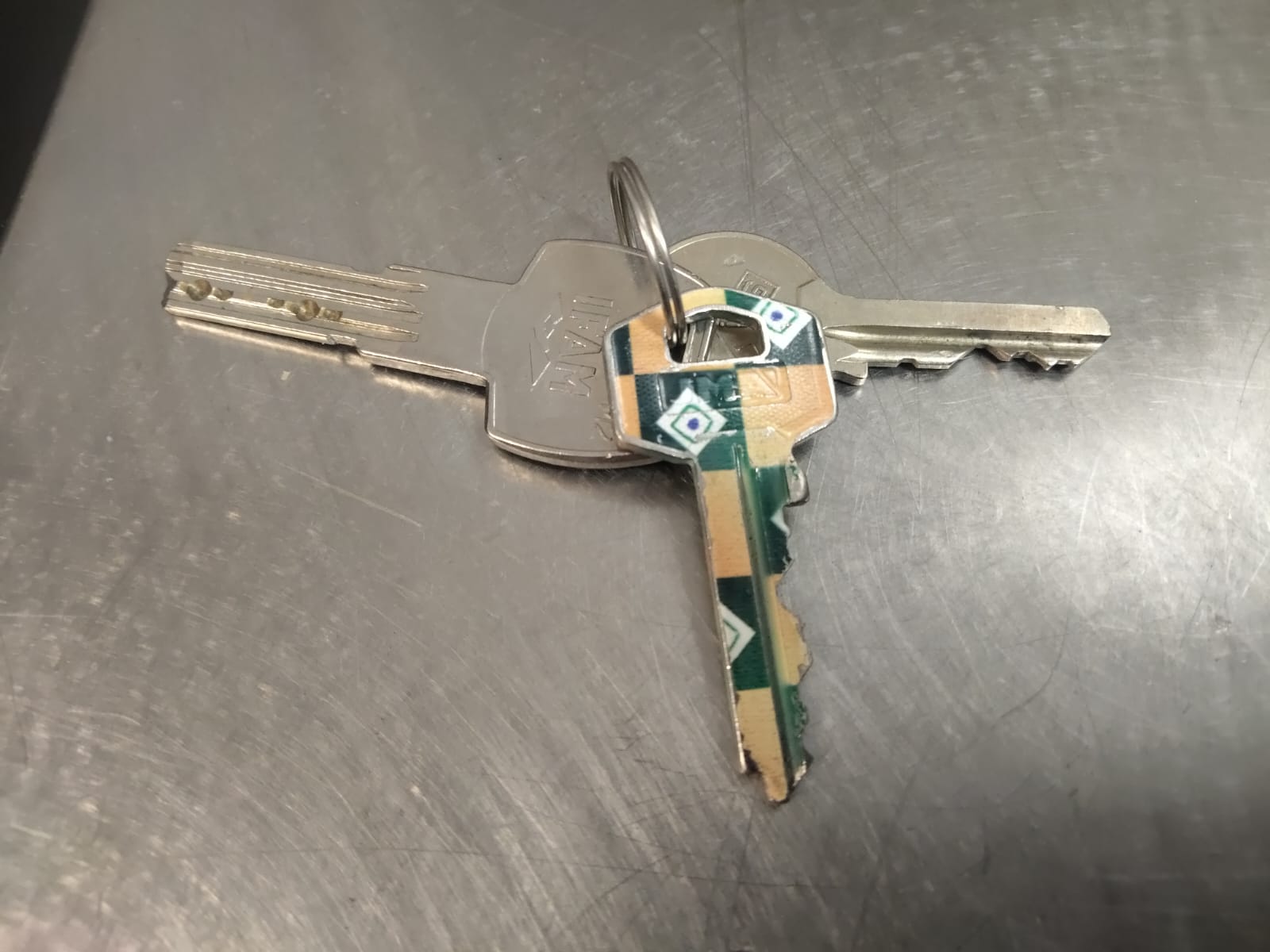 Aparecen unas llaves perdidas en la plaza de El Caracol