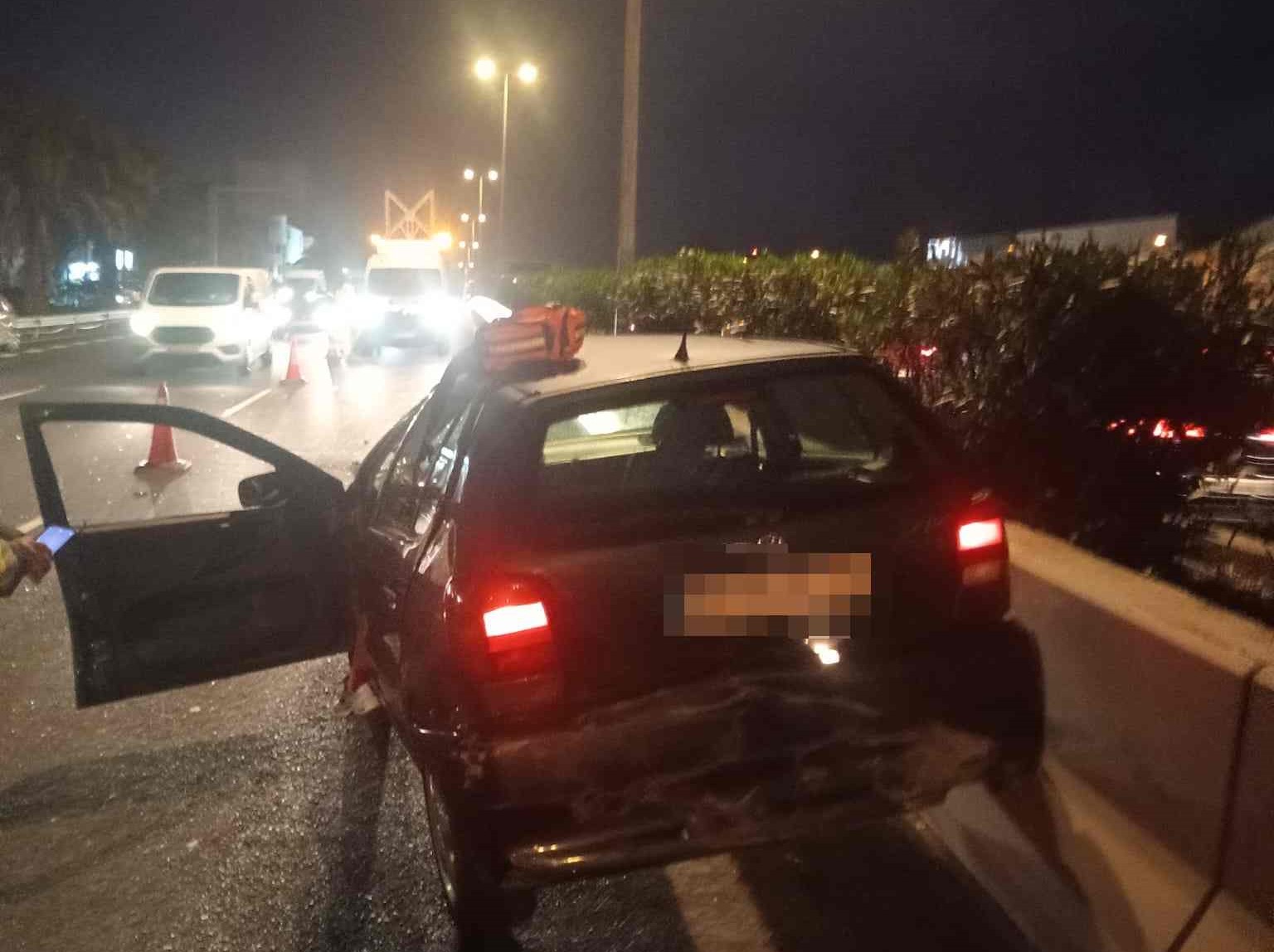 Última Hora: Un coche queda en sentido contrario tras un accidente en la GC-1