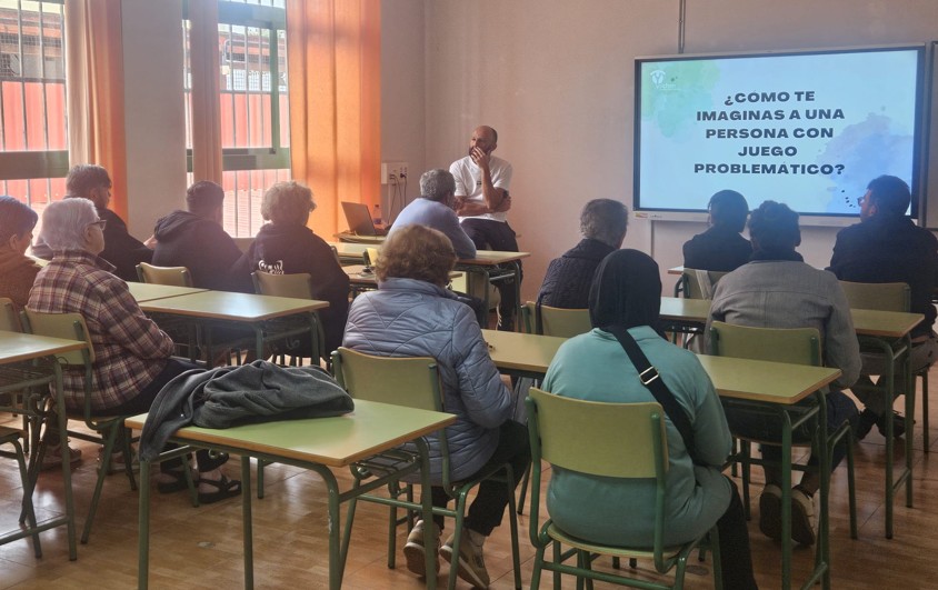 Taller sobre la adicción en los juegos de azar en el CEPA Telde-Casco