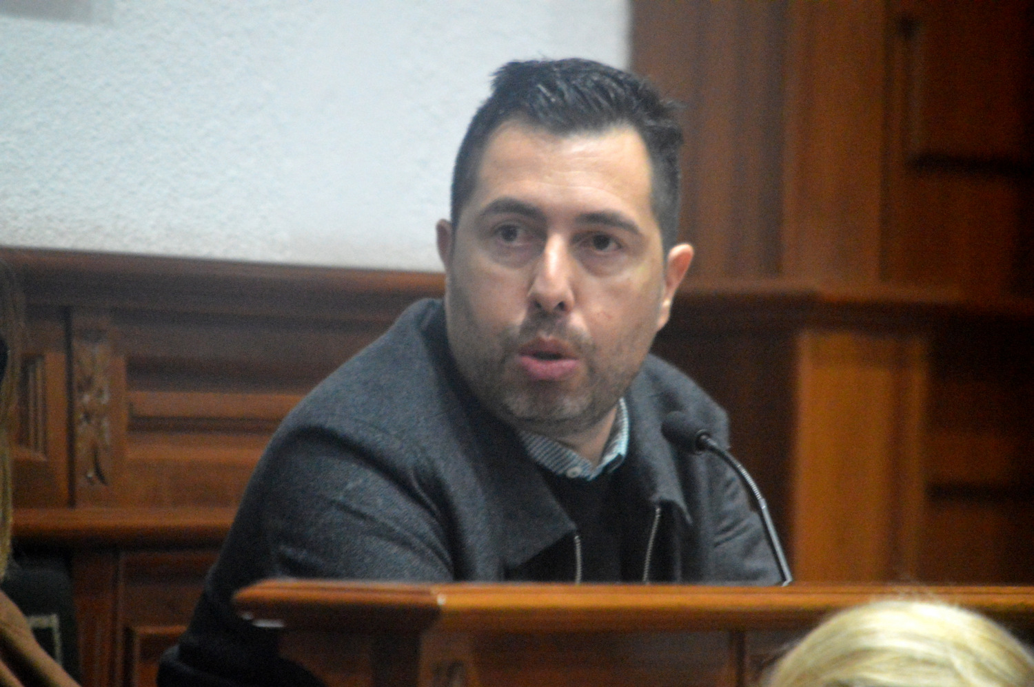 El PSOE propone reordenar las paradas de taxis en Casas Nuevas para ampliar plazas de aparcamiento