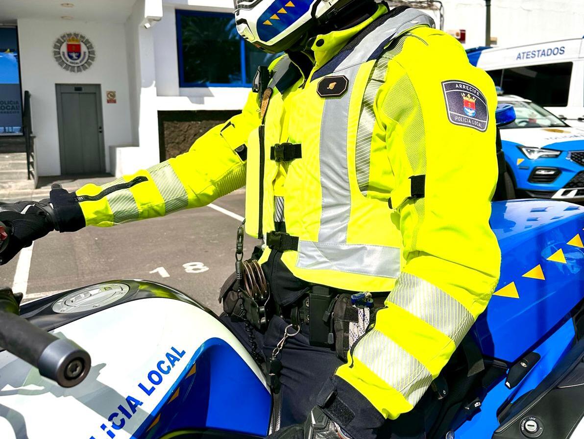 Una empresa de Telde impulsa la seguridad vial en la Policía Local de Arrecife